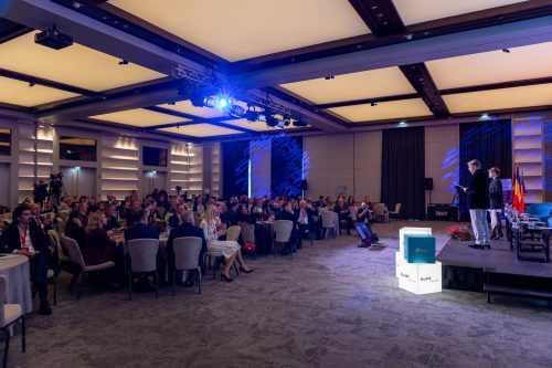 invest2025-03intro-09